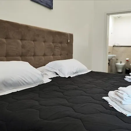 De Curtis Apartment *